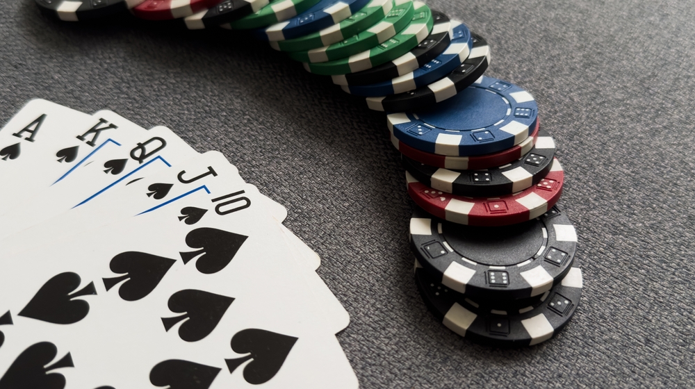 karty i zetony do pokera